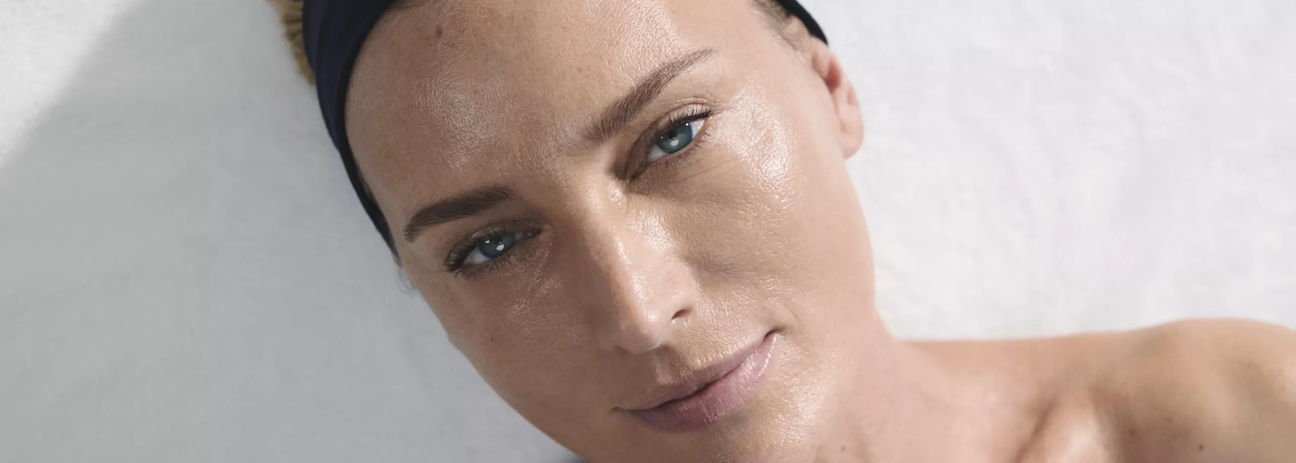 ELEMIS-Hands-On-Facials-at-ICONIC-Beautique-–-Where-Expertise-Meets-Excellence-scaled Elemis Expert Touch Reveal or Define Facial