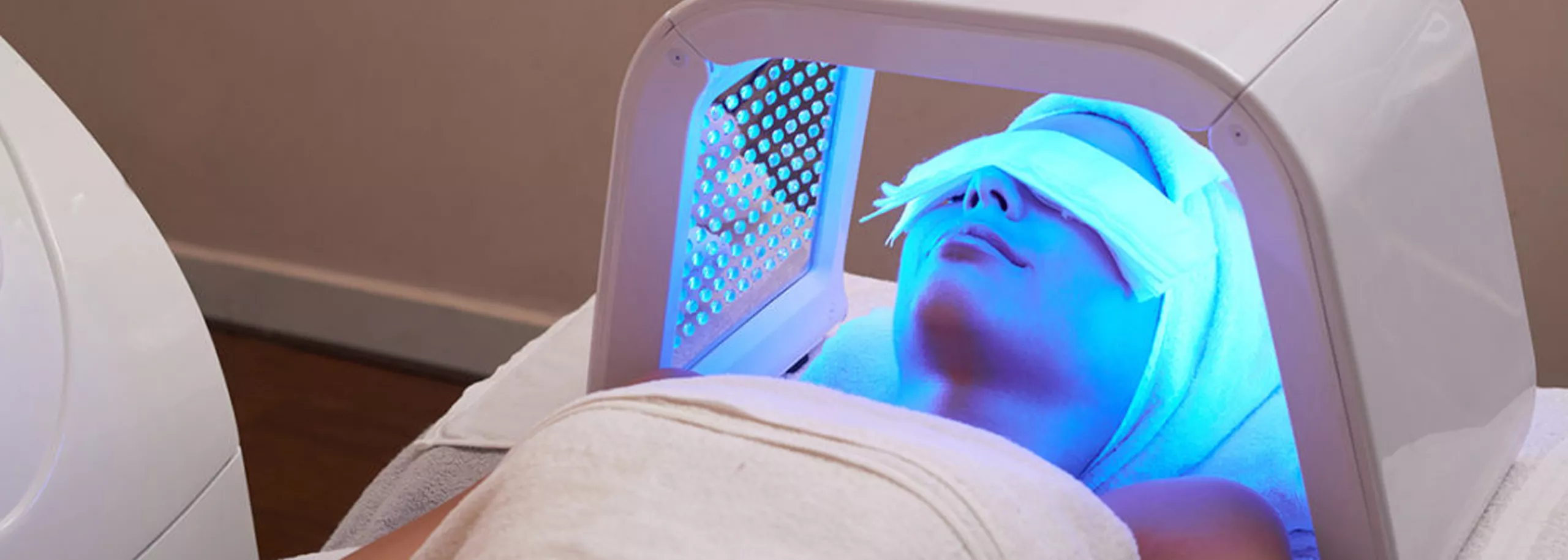 LED-Light-Therapy-at-ICONIC-Beautique-in-Evesham-scaled